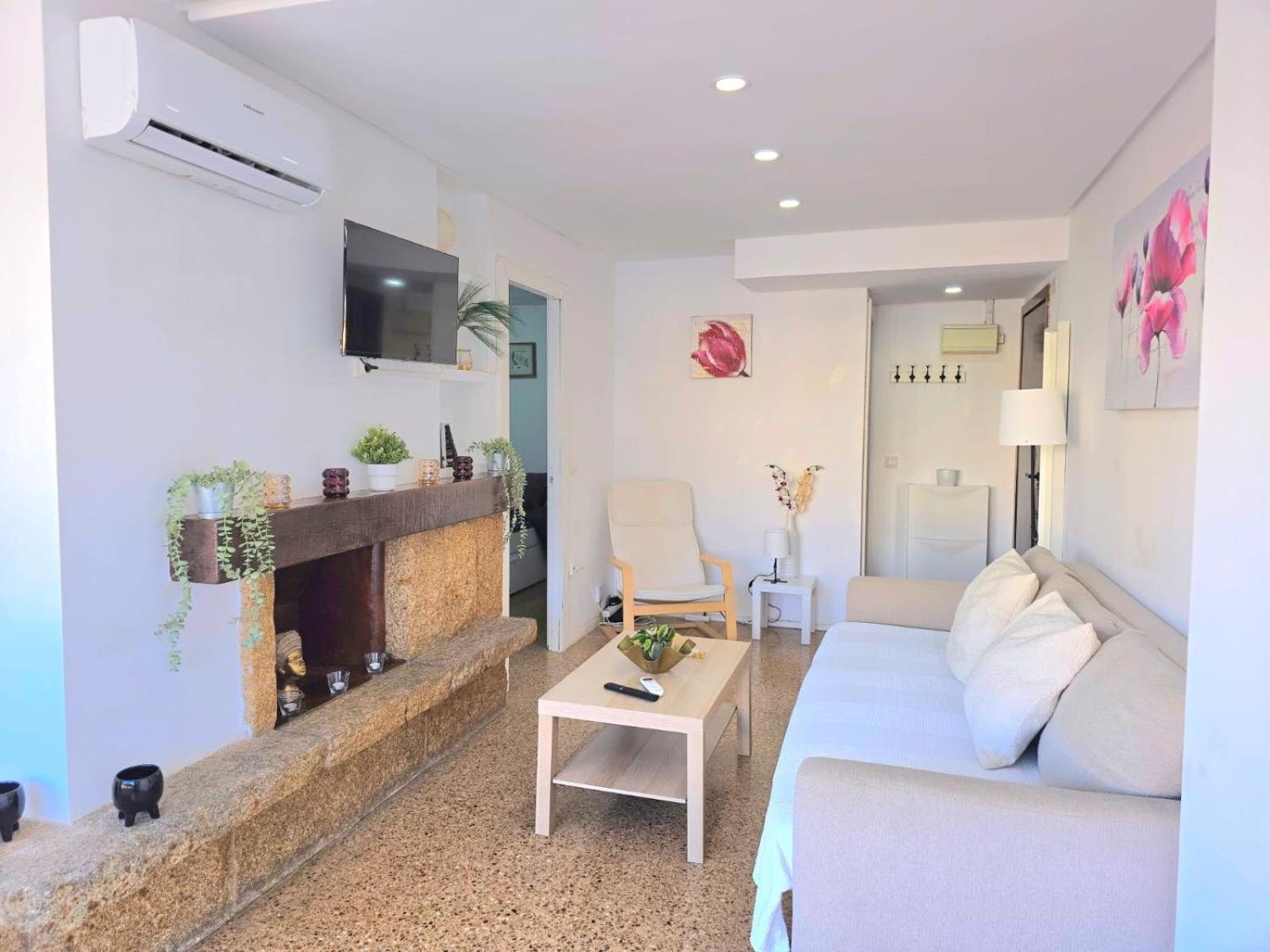 Nogalera Rainbow 2-Bedroom Apartment, Pool And Parking By Namaste Elite Торремолинос Экстерьер фото