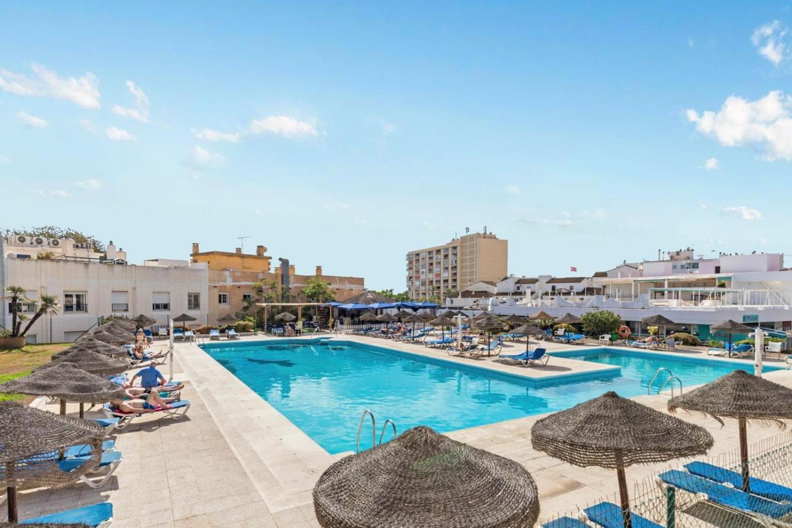 Nogalera Rainbow 2-Bedroom Apartment, Pool And Parking By Namaste Elite Торремолинос Экстерьер фото