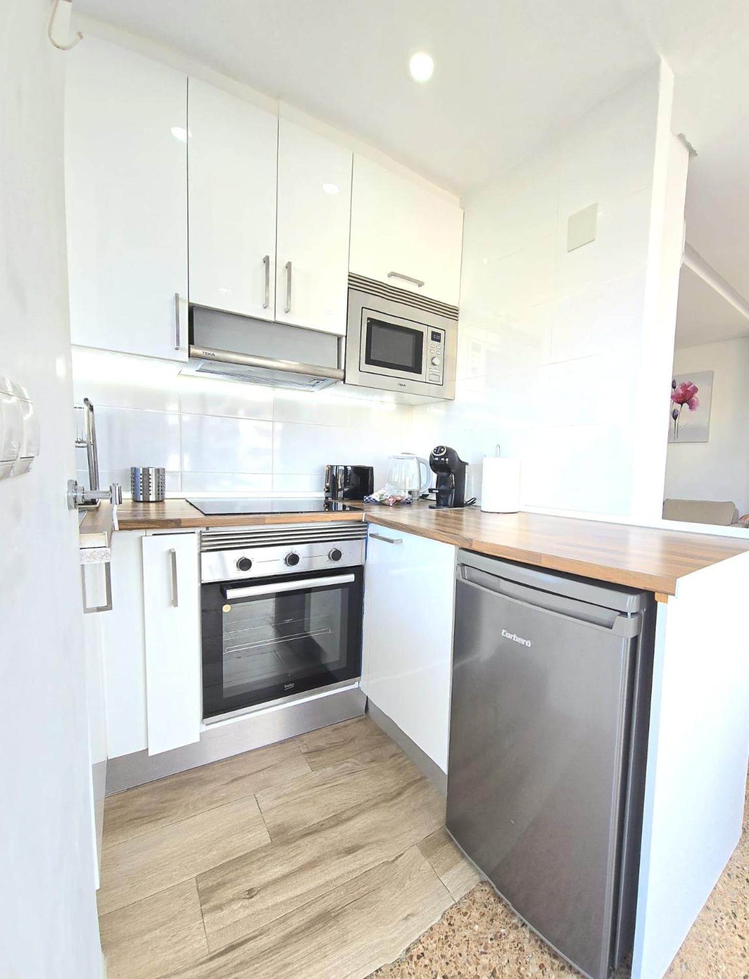 Nogalera Rainbow 2-Bedroom Apartment, Pool And Parking By Namaste Elite Торремолинос Экстерьер фото
