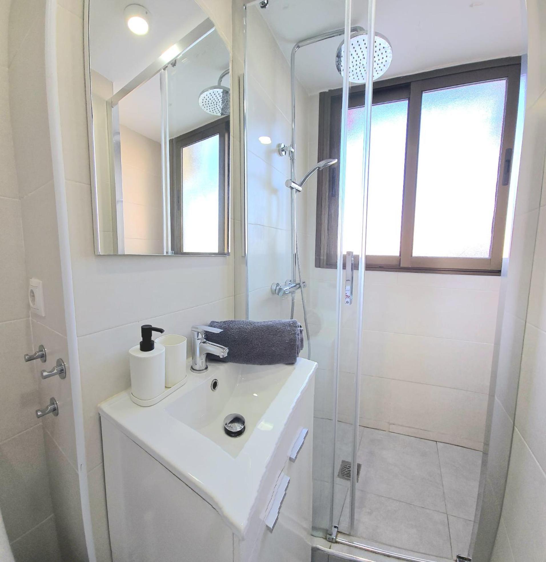 Nogalera Rainbow 2-Bedroom Apartment, Pool And Parking By Namaste Elite Торремолинос Экстерьер фото