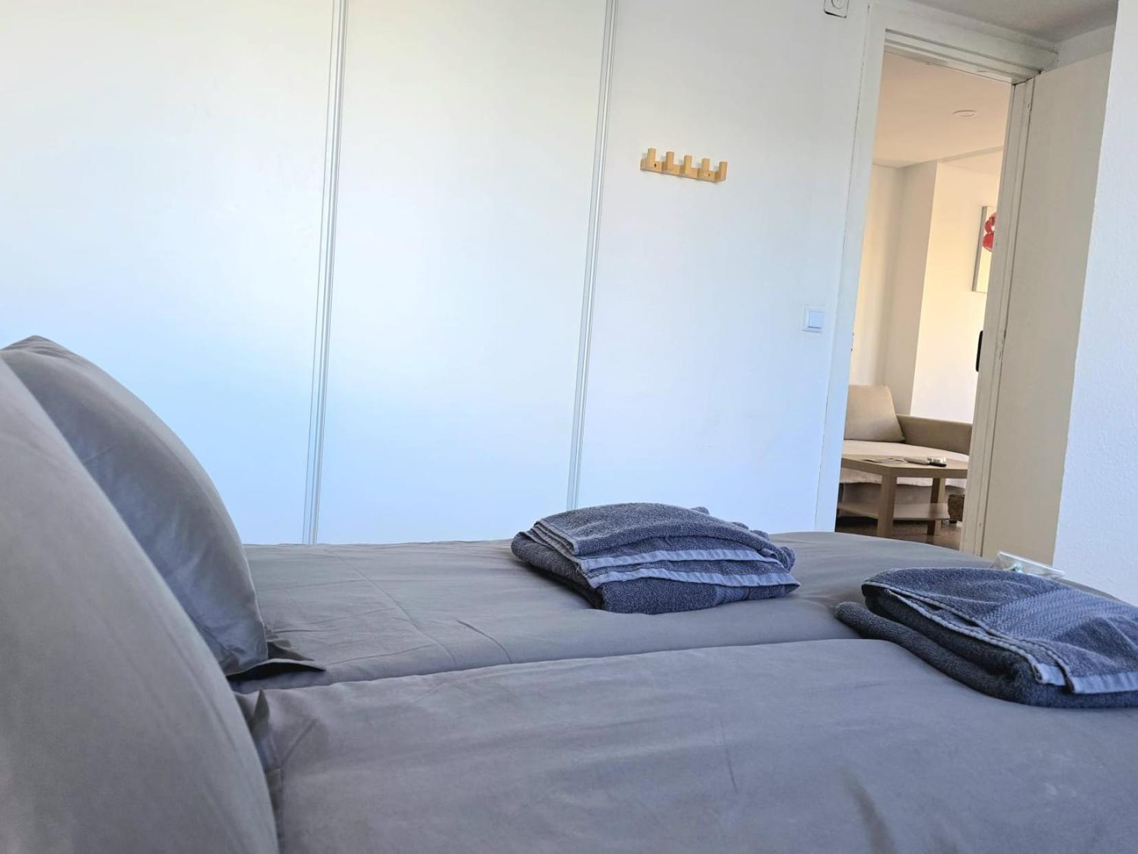 Nogalera Rainbow 2-Bedroom Apartment, Pool And Parking By Namaste Elite Торремолинос Экстерьер фото