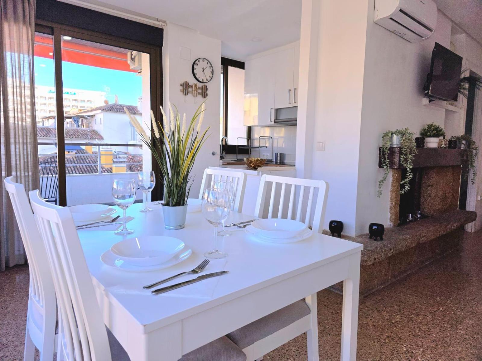 Nogalera Rainbow 2-Bedroom Apartment, Pool And Parking By Namaste Elite Торремолинос Экстерьер фото